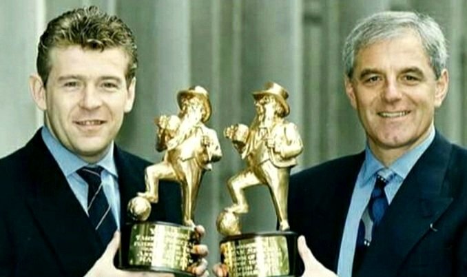 🗓 #OnThisDay 1️⃣9️⃣9️⃣1️⃣ :  Andy Goram becomes the 1st signing of the Walter Smith era in a £1m deal from Hibs. Goram went onto win 5 Titles, 3 Scottish Cups, 2 League Cups, including #9IAR & 1 Treble. The 2 x PotY Award winner was voted #Rangers greatest ever Goalie in 2001.