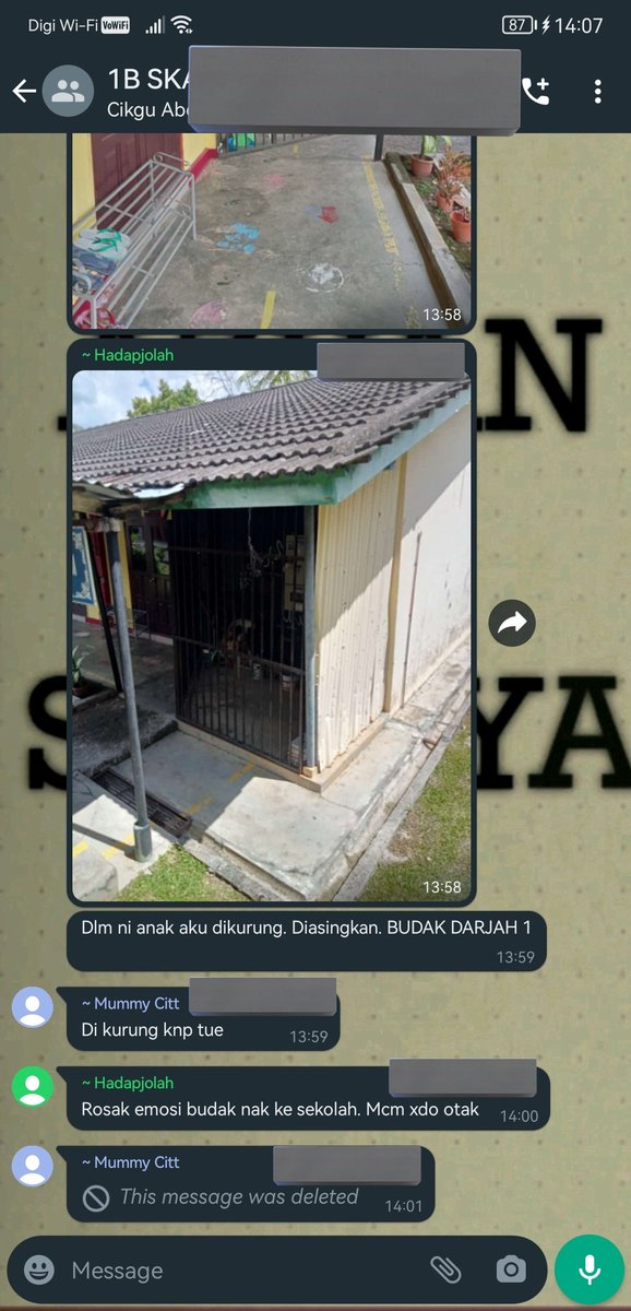Allahuakbar. Apa ni ek, sampai kena kurung budak darjah satu kat dalam pagsr besi.

Siap ada TNB punya box tu, kot kalau budak tu buat main benda tu lagi tak jadi apa la.

Macam mana sekalipun tu budak darjah satu, cikgu jangan la ambil tindakkan diluar batasan.