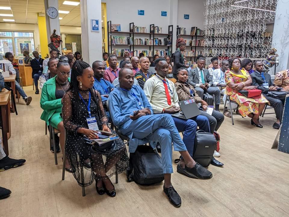 À Yaoundé tte la semaine dans le cadre du 4e sommet des <a href="/BloggersCM/">Asso Blogueurs CMR 🇨🇲</a> à <a href="/IFCameroun/">Institut français CM</a> 
Programme : formations podcast, talk sur la désinformation, remise de prix. J’en ai profité - non sans émotion - pr présenter mon podcast « Une afropéenne en pays Sawa » <a href="/RFI/">RFI</a> 
#237BloggersSummit