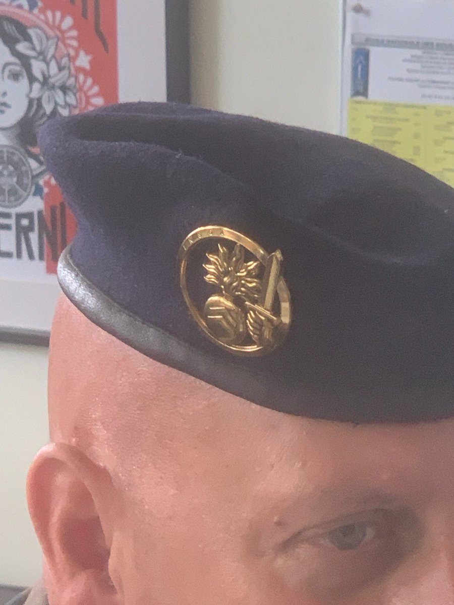 ConsSoff's tweet photo. Lors de la cérémonie des 60 ans de l ENSOA, le président s est vu remettre le nouvel insigne de béret https://t.co/egyI8pQ68I