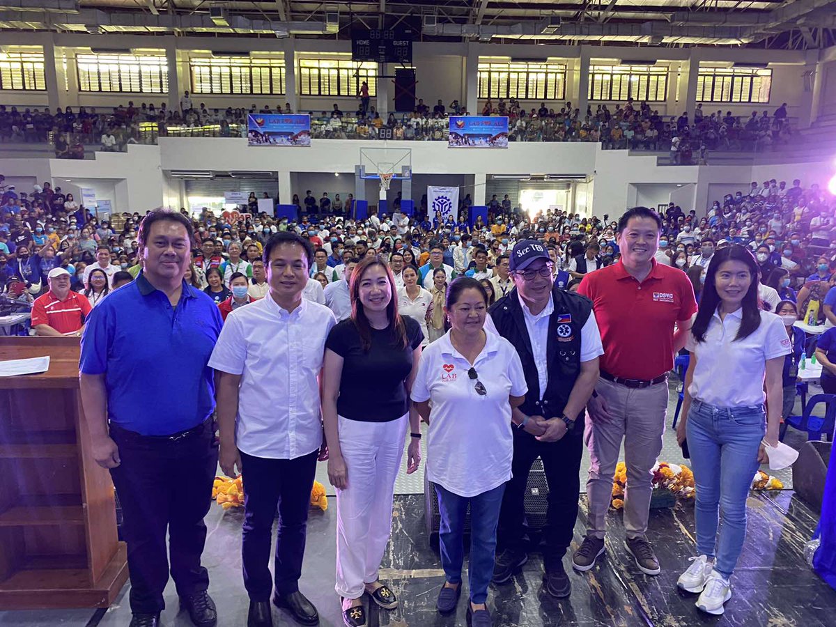 dswdserves's tweet image. LOOK: The DSWD Secretary @rex_gatchalian joins First Lady Louise Araneta-Marcos as she brings the LAB for ALL in the Province of Laguna on Tuesday (June 27). LAB for ALL stands for Laboratoryo, Konsulta at Gamot Para sa Lahat.

#BawatBuhayMahalagaSaDSWD❤️
#LABForALL