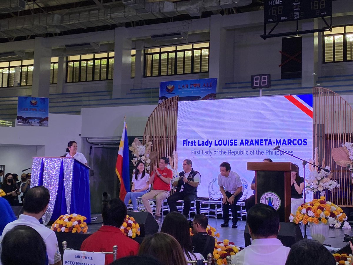 dswdserves's tweet image. LOOK: The DSWD Secretary @rex_gatchalian joins First Lady Louise Araneta-Marcos as she brings the LAB for ALL in the Province of Laguna on Tuesday (June 27). LAB for ALL stands for Laboratoryo, Konsulta at Gamot Para sa Lahat.

#BawatBuhayMahalagaSaDSWD❤️
#LABForALL