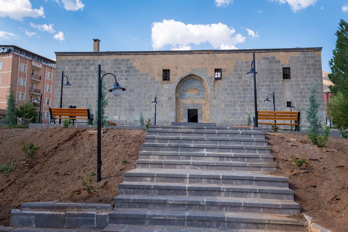 Meydan Medresesi keşfetmeden ölme 💙 
#hakkari #keşfetmedenölme #medrese #müze #Museum #madrasa #travelphotography #photo #TravelTuesday #traveltheworld #Turkey