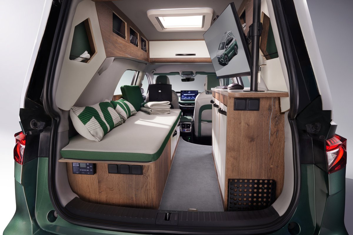 skodaautonews's tweet photo. When the #Skoda Student Car meets #LetsExplore, magic happens! Presenting the 9th unique creation from the Škoda Vocational School's traditional project - the #SkodaRoadiaq. What do you think?
Explore more in the press kit ➡️ https://t.co/hPJO8PXfcv https://t.co/yMtGhC7v7u