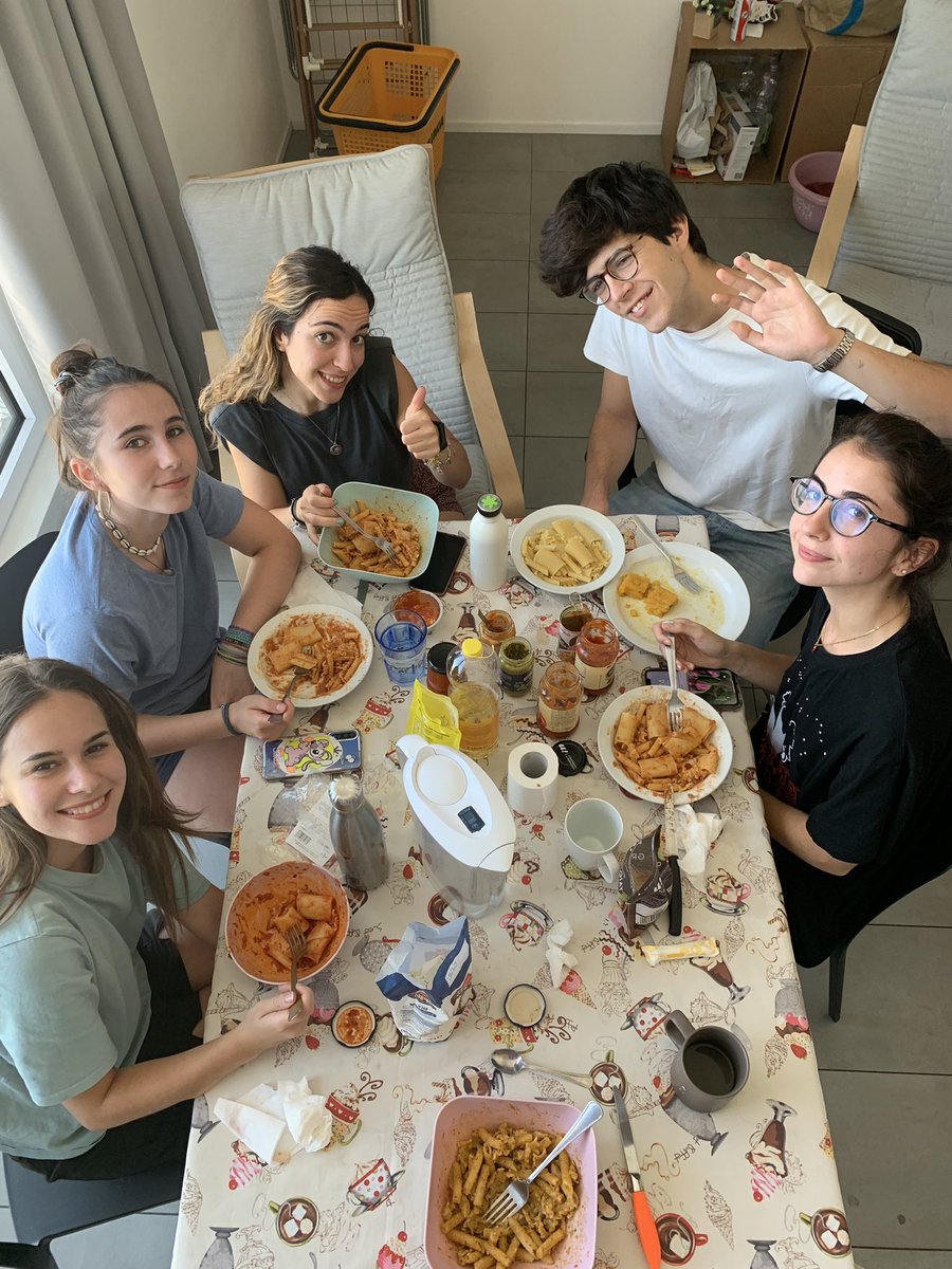 alemonreal4's tweet photo. Me quedan 3 semanas de erasmus y aquí estoy chapando para examenes🥲 pero bueno apreciation post de esta ultima semana porque han empezado ya las despedidas❤️‍🩹 https://t.co/dUaI1AN97T