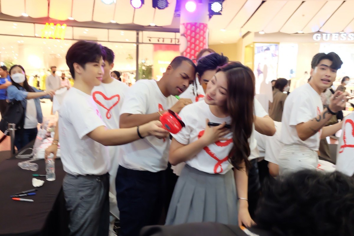 mee_poonyada's tweet photo. เ��็นเสื้อแฟนคลับ❌
เซ็นกันเอง✅

#TheStar2022 https://t.co/SEACs5u71q