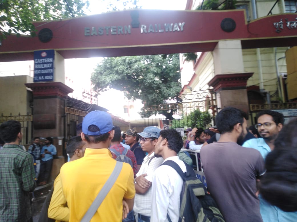 AMITSARKAR56089's tweet photo. #RRC_ER_Kolkata_Level1_Joining_Do
@EasternRailway 
@RailMinIndia 
@AshwiniVaishnaw 
@ravishndtv  
@PMOIndia 
@narendramodi https://t.co/2IIQR0i3l4