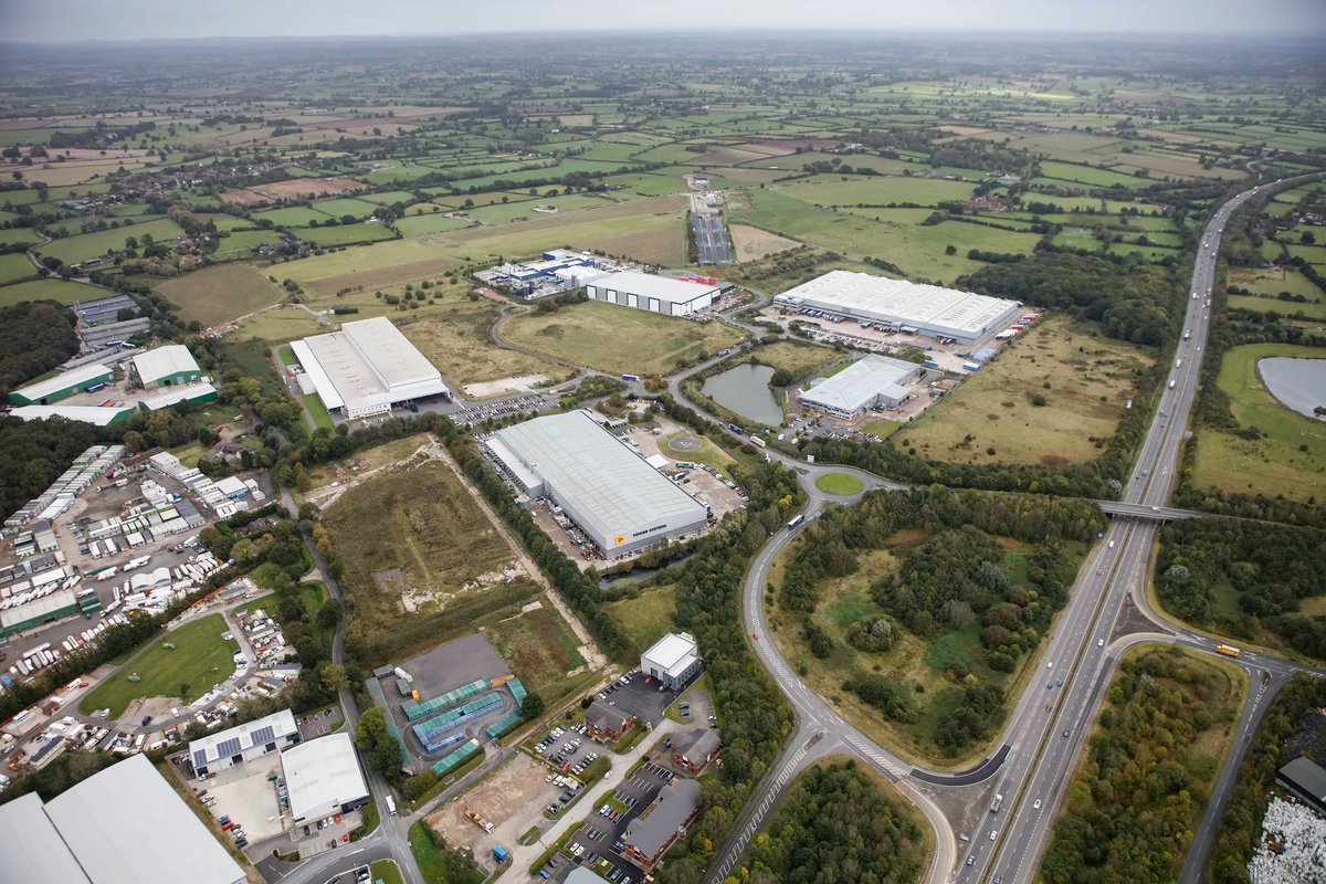#Derbyshire’s geographic location enables ease of #logistics by road, rail and air with major sites available next to major arterial routes attracting key employers

Take advantage of our connectivity 👉 buff.ly/3qK4Qrg

#InvestInDerbyshire #Connectivity #Innovation