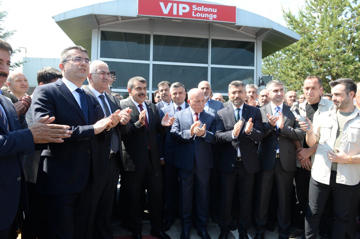 Şehrimize gelen Kıymetli Hemşehrimiz, Milli Eğitim Bakanımız Prof. Dr. Sayın Yusuf Tekin Bey'i Erzurum Havalimanı'nda karşıladık.