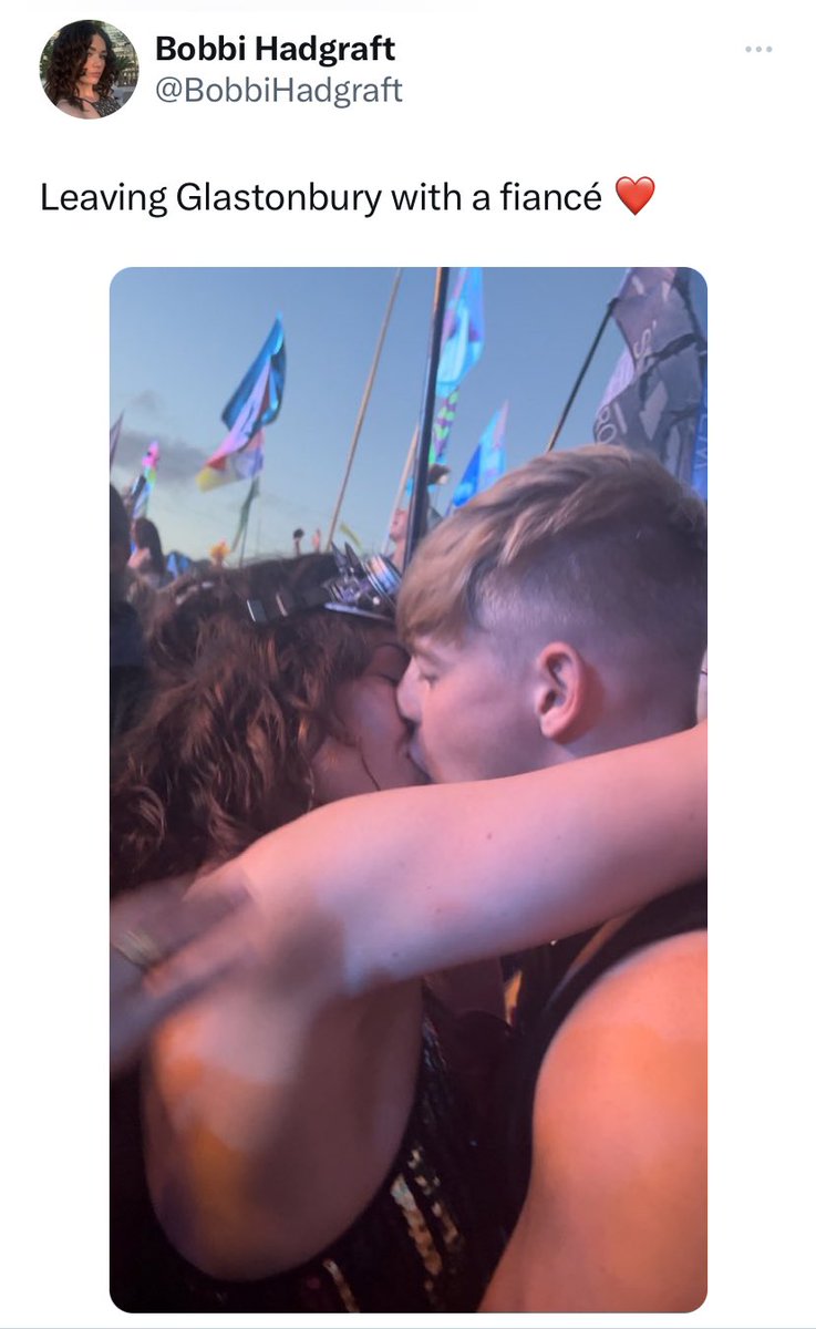 HeadlineChall's tweet photo. @BarronMedia @eltonofficial Definitely something in the air that night - what a brilliant way to end the Festival - Rocket Man Rocked. https://t.co/c1LwbFSYbF