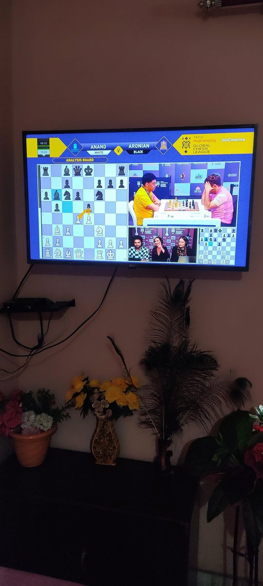 Watching the @GCLlive with family. What a move by @vishy64theking for the team @GG_GCLlive 
Perfect CheckMate 😄
Thanks @C_P_Gurnani @anandmahindra sir for this initiative 🙏

#BigMove #GlobalChessLeague #LoveToBeTechM #TogetherWeRise #Kudos #TechMahindra