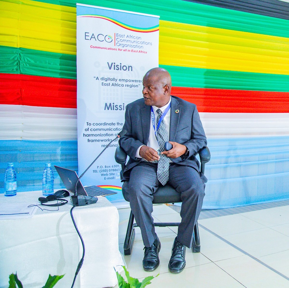 Le dit panel animé par Rita Zaramba Sekadde, vice présidente du comité des affaires juridiques et conventionnelles de l'<a href="/EacoInfo/">East African Communications Organisation (EACO)</a> , était composé de Daniel Obam du <a href="/huawei/">Huawei</a>, <a href="/BeataMuk/">Beata Mukangabo</a> de <a href="/RURA_RWANDA/">Rwanda Utilities Regulatory Authority - RURA</a> , <a href="/DonaMANIRAMPA/">Ir Donatien MANIRAMPA</a> du #BBS, Eng.Mabe Emmanuel Michael du Sud Soudan et Justina M.