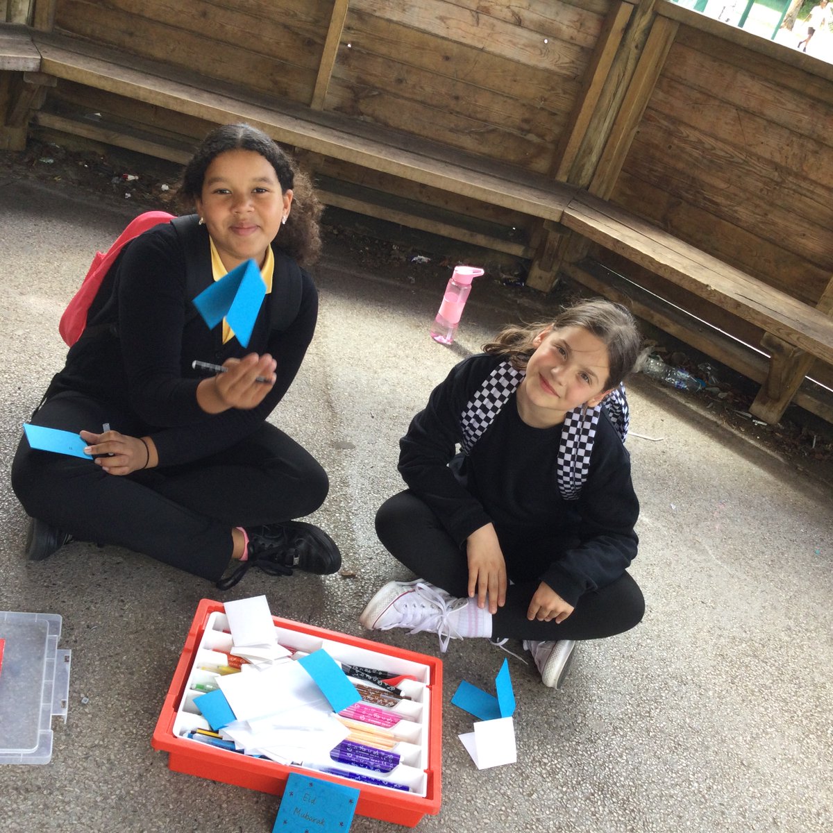 StMargaretsWR's tweet photo. The Green Team children set up a 'Pre-Loved' Eid gift stall in the playground to encourage re-using toys and books and reducing our carbon footprint. They made hand-made Eid cards to go with the gifts. #reuse #Sustainable #eidmubarak @recycle4gm  @EcoSchools https://t.co/so2tGN5UNv