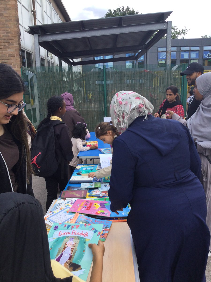 StMargaretsWR's tweet photo. The Green Team children set up a 'Pre-Loved' Eid gift stall in the playground to encourage re-using toys and books and reducing our carbon footprint. They made hand-made Eid cards to go with the gifts. #reuse #Sustainable #eidmubarak @recycle4gm  @EcoSchools https://t.co/so2tGN5UNv