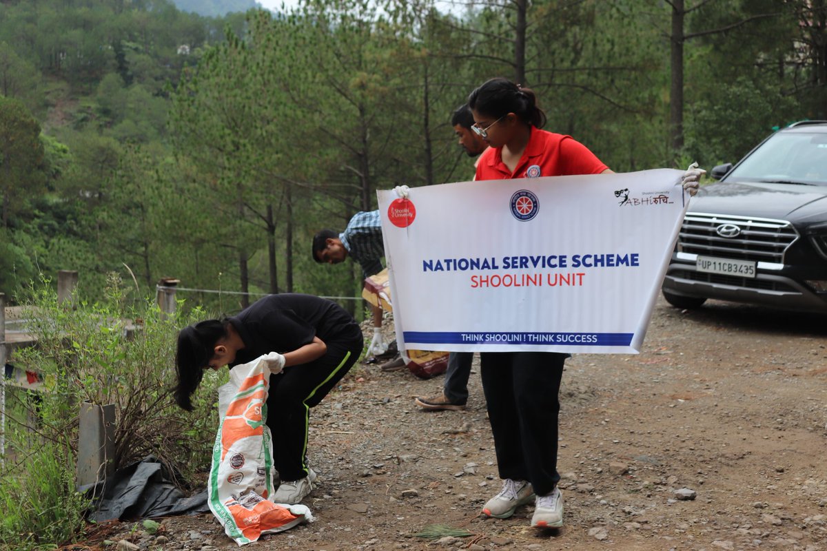 nss_shoolini's tweet photo. #NSS unit of @ShooliniUniv organised  a cleaning drive for #SwarnimHimalayaSummit2023.Heal the himalayas! Heal the world!
@_NSSIndia @atulkhosla26 @PoonamNanda56 @Anurag_Office @NSSRDChandigarh @PIB_India https://t.co/9NsqINcPGE
