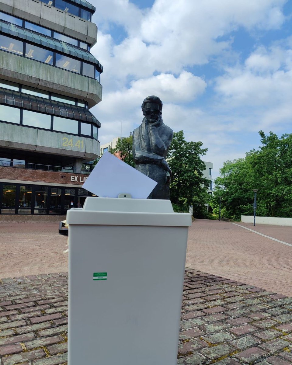 ❌ Diese Woche ist Wahlwoche an der #HHU! Noch bis Freitag könnt ihr an verschiedenen Standorten auf dem Campus eure Stimme für eine der Listen für das Studierendenparlament (SP) abgeben.
Das SP ist eure studentische Vertretung an der HHU und setzt sich für eure Belange ein. 1/2