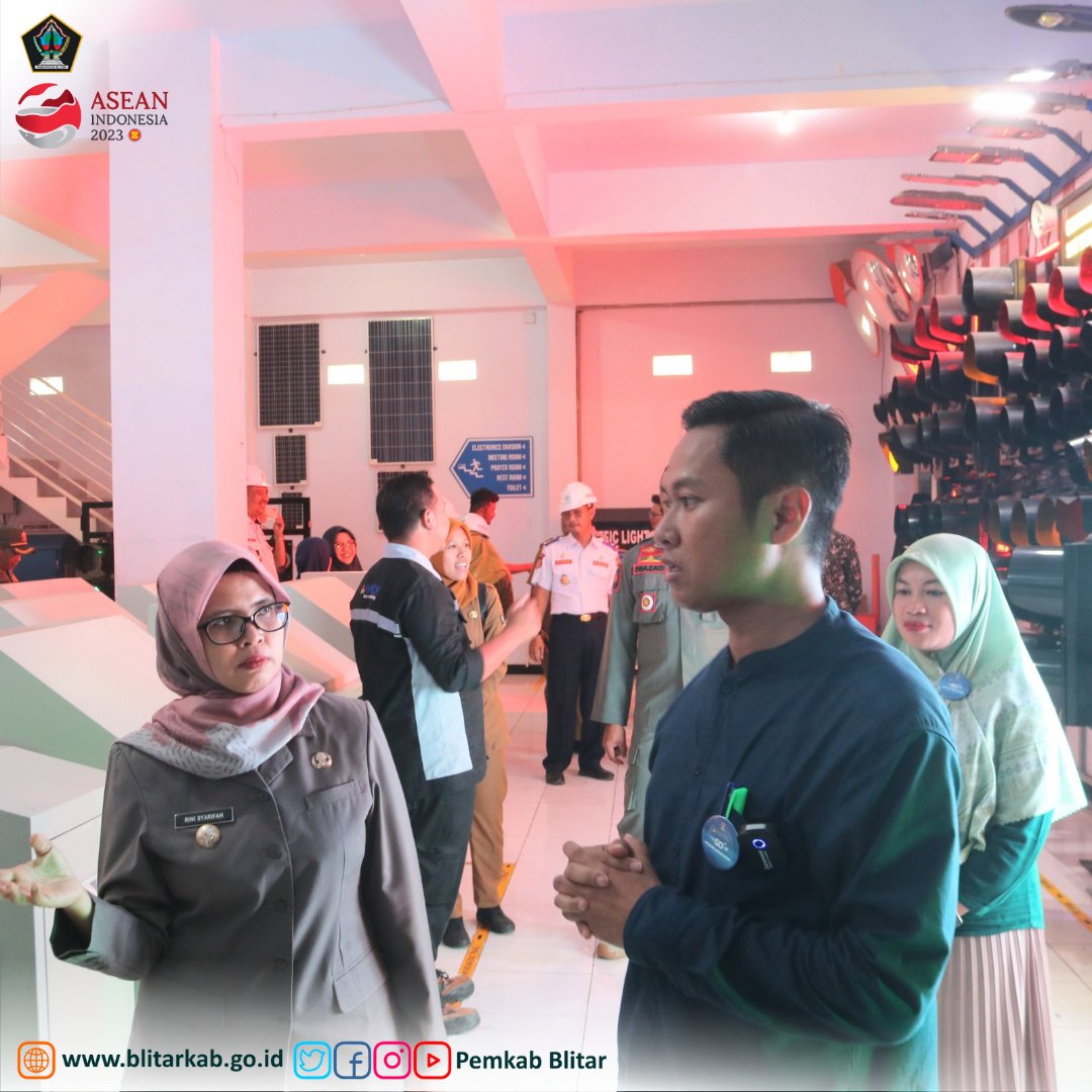 pemkab_blitar's tweet photo. Halo dulur Blitar

Kabupaten Blitar dengan luas daerah 1.336,48 km2 ini ternyata menyimpan satu berlian yang jarang orang tahu. Kita ibaratkan berlian, karena ada sebuah perusahaan yang lahir disebuah desa kecil dari pemikiran anak asli Kabupaten Blitar. https://t.co/QkfYzdJx6D