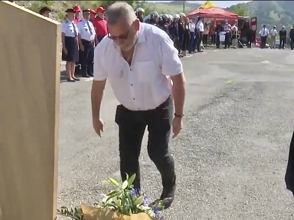 JoelGiraud05's tweet photo. Journée nationale des #sapeurspompiers à la Baie Saint-Michel à #Chorges, non loin du Lac de Serre Ponçon. L'occasion de remercier et soutenir ceux qui sont en première ligne au quotidien dans notre pays ! https://t.co/Xpk9HN3VrA