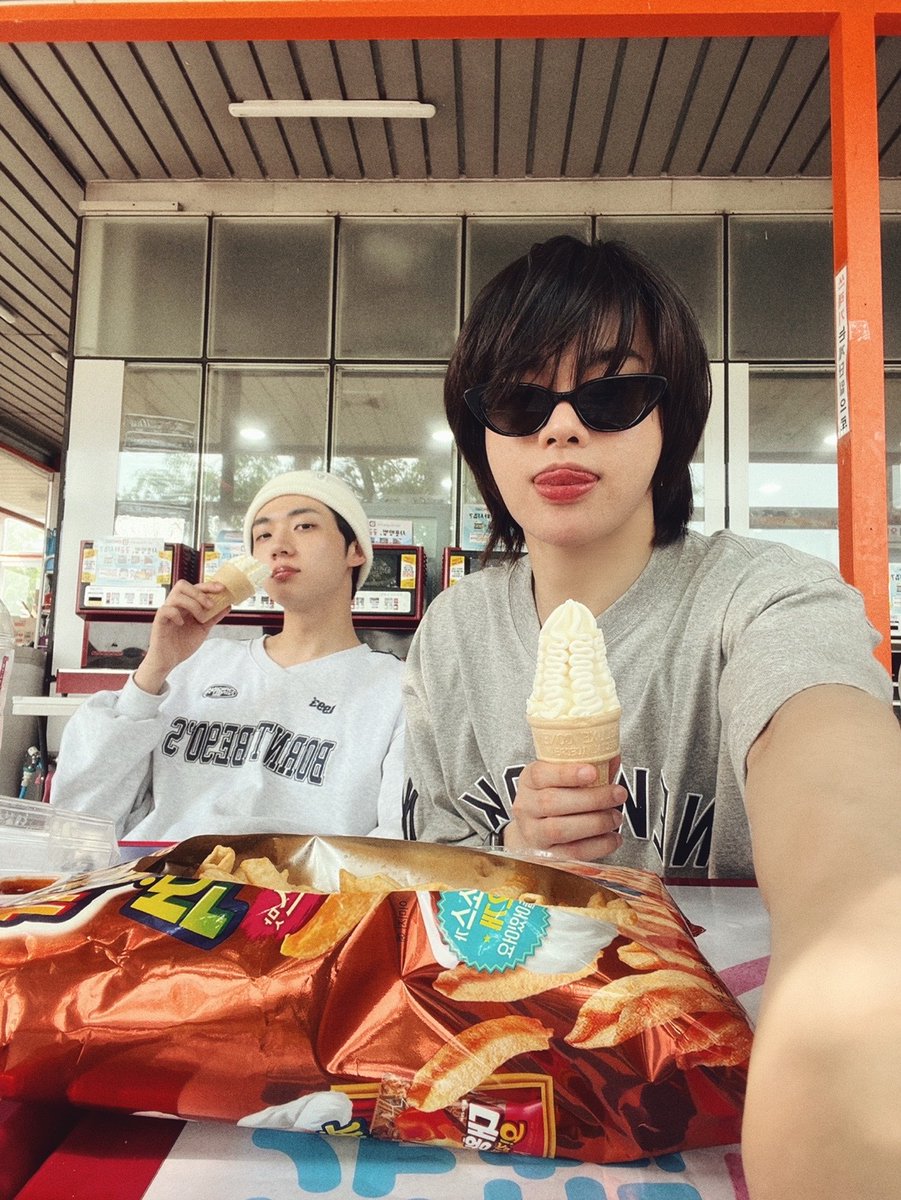 [#한빈] 아이스크림 맛있징~ ^🍦^
