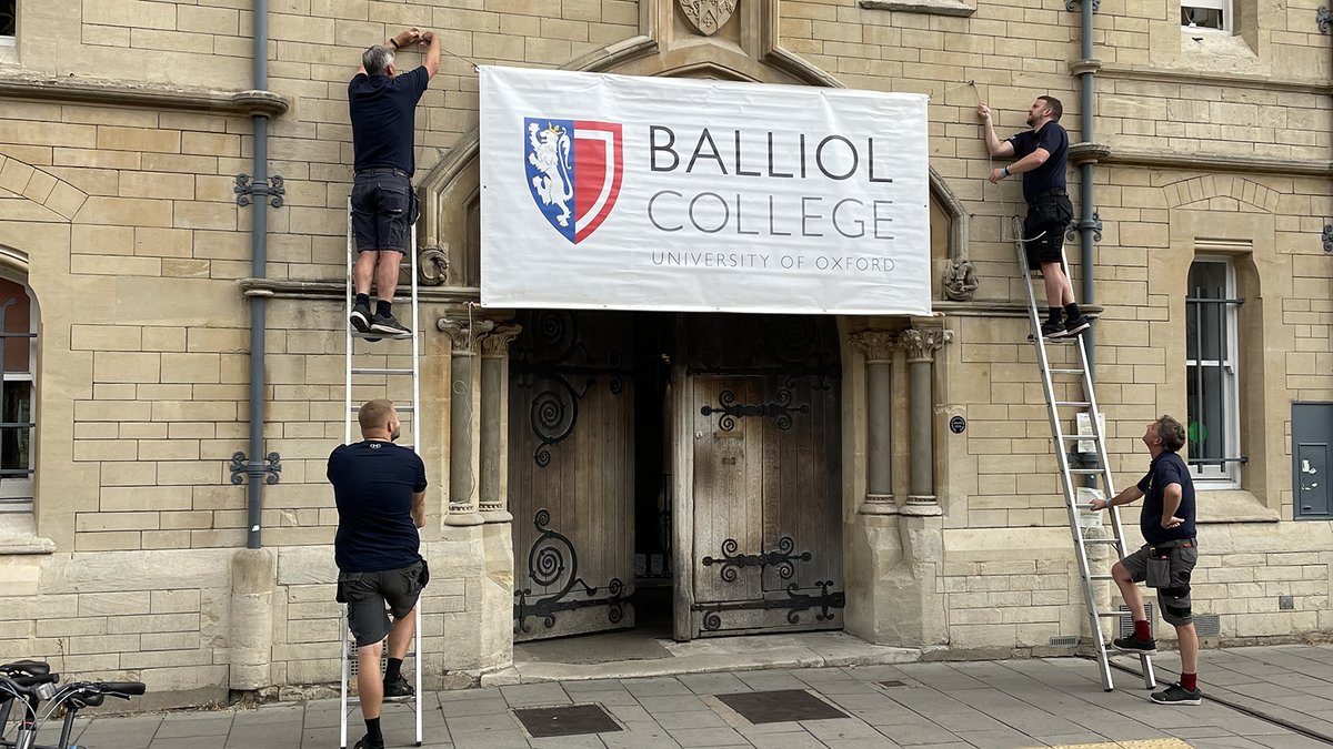 Getting ready for Open Days! #OxOpenDays Tomorrow and Thursday we will be welcoming prospective applicants. Balliol students will be leading tours and our subject tutors will be giving talks. Timetable here: balliol.ox.ac.uk/media/14385/do…