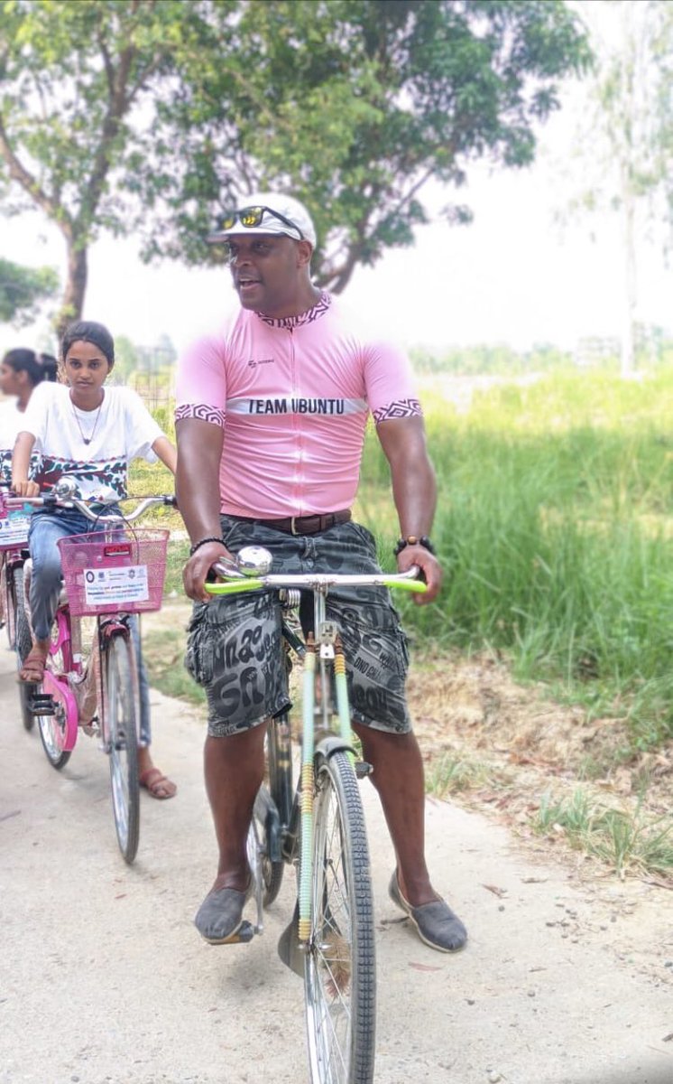 DrMoncrieffe's tweet photo. Wonderful cycling spirit🙏🏾👊🏾✅❤️ depicted by Mithila arts #ubuntucyclingstyle👊🏾 @jwas_nepal @UyisenganImanzi @Mobile__Arts https://t.co/ej21t4VCLE