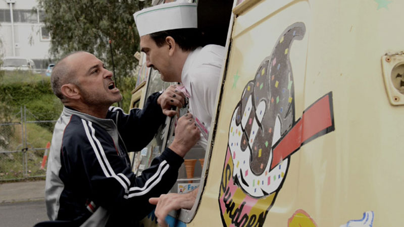 Corpse_Mania's tweet image. 『Chocolate Strawberry Vanilla』
移動式アイス屋で生計を立てる家族も友達も恋人もいない孤独な男ウォーレンの生き様を描いたスリラー
グロはちょっとしかないけど作中全体の悲壮感やウォーレンの静かなる狂気、衝撃のラスト10分に目が離せない
フルチンで泣ける映画は後にも先にもこれしかない！