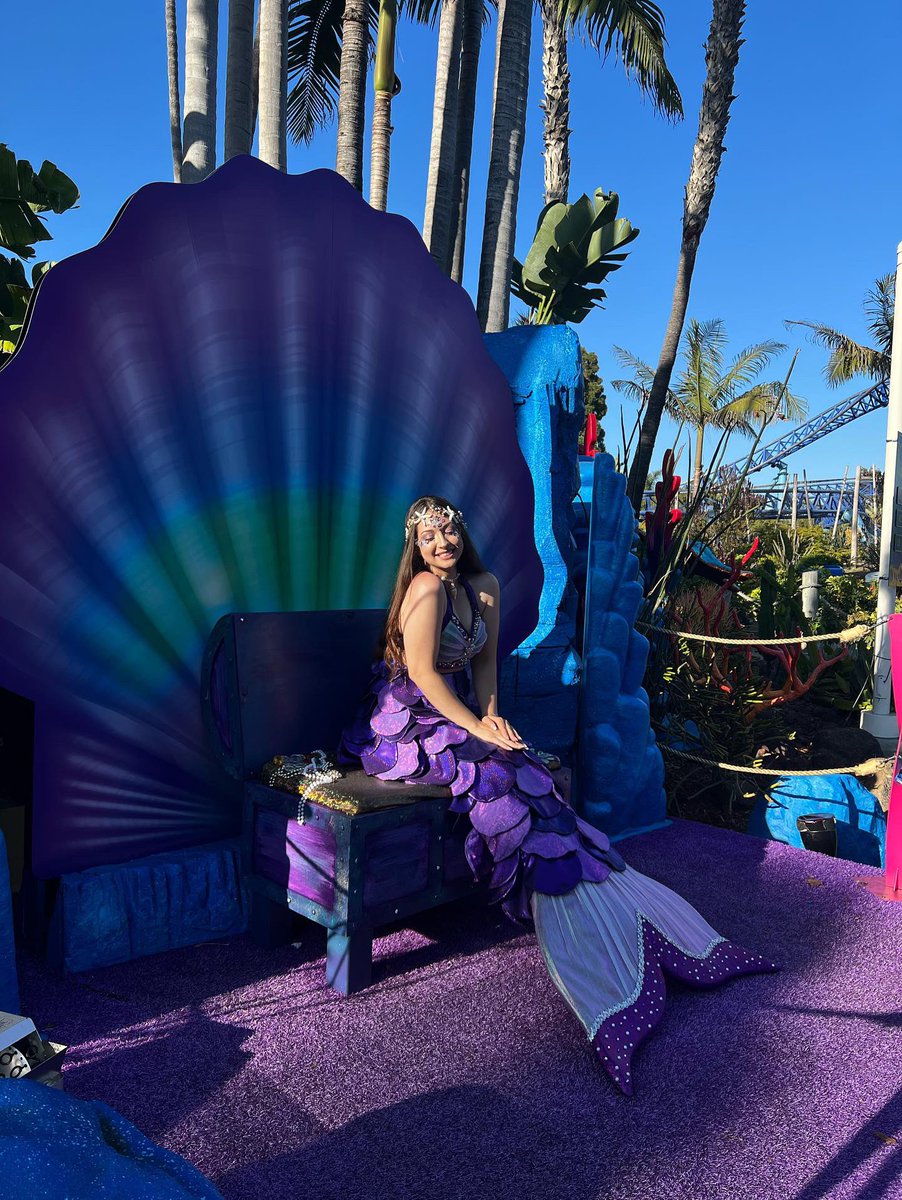 derekabrook's tweet photo. playin in bubbles🫧🧜🏼‍♀️ https://t.co/JlKB6KqoX4