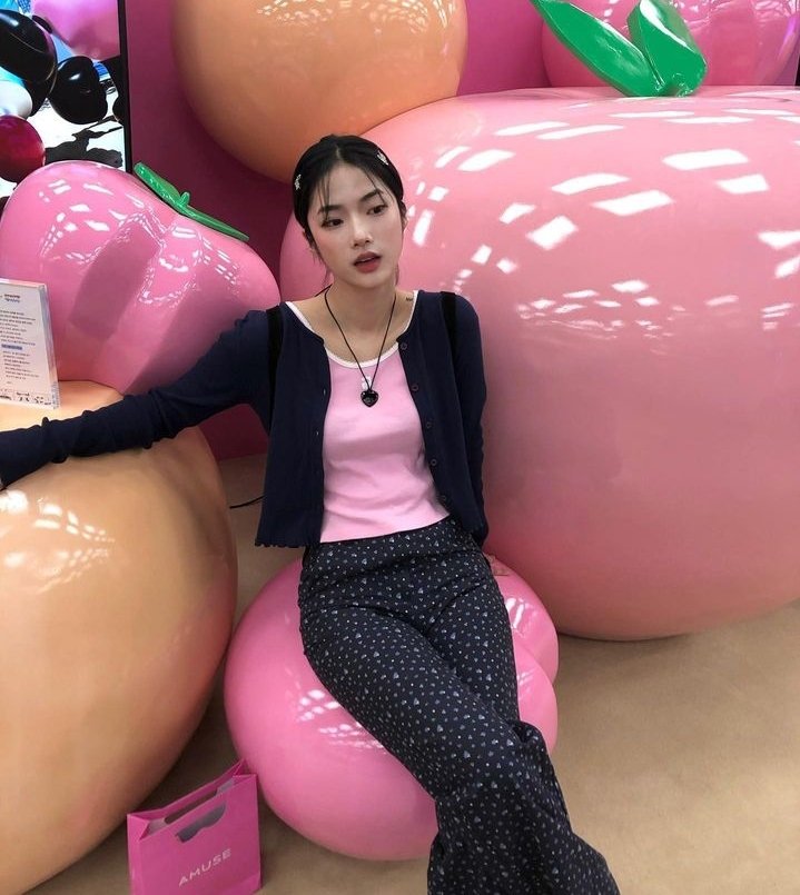 have a lovely day, sunshines!! take care of yourself. don't forget to drink water and eat delicious food!  love ya! <33 

ps.: i feel really cute today! <3