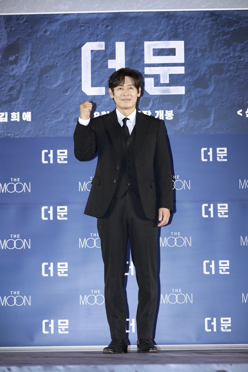 CJENMMOVIE's tweet photo. <더 문> #제작보고회 출격 완료!🚀

'더문지기'들의 마음 속으로 착륙 준비를 시작합니다!
8월 2일, 극장에서 만나요🫡

#더문 #themoon #김용화감독 #설경구 #도경수 #김희애
#8월2일대개봉 #영화더문 #우주생존드라마 #우주영화 https://t.co/icfzIAAVDA