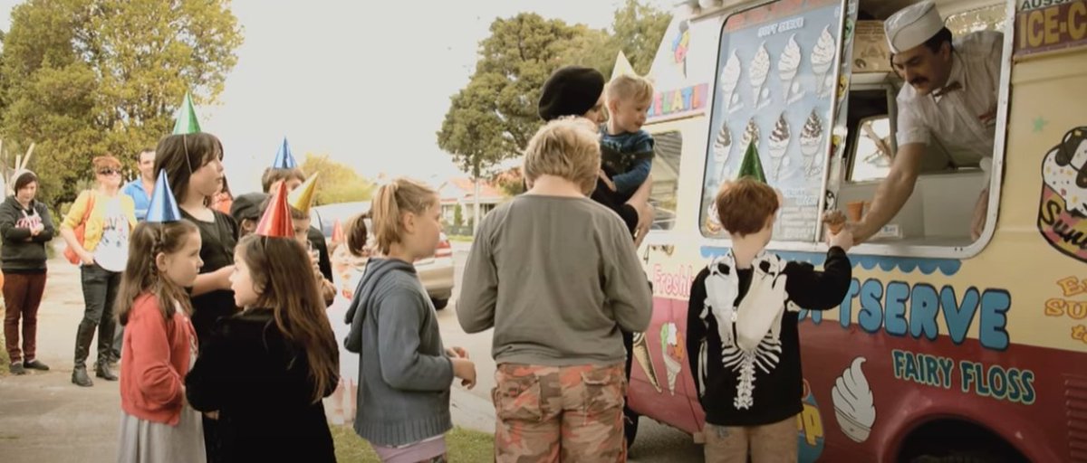 Corpse_Mania's tweet image. 『Chocolate Strawberry Vanilla』
移動式アイス屋で生計を立てる家族も友達も恋人もいない孤独な男ウォーレンの生き様を描いたスリラー
グロはちょっとしかないけど作中全体の悲壮感やウォーレンの静かなる狂気、衝撃のラスト10分に目が離せない
フルチンで泣ける映画は後にも先にもこれしかない！