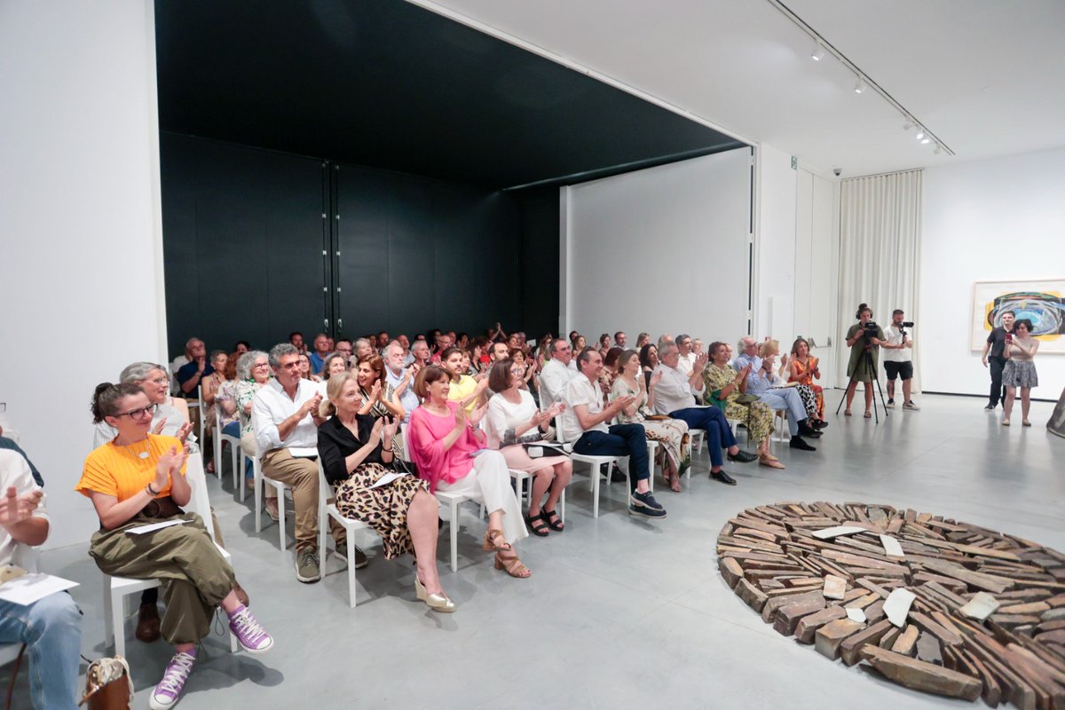 tortacasar's tweet photo. 👉10º Aniversario de la Asoc. de Amigos del @MuseoHAlvear

🤩Un acto amenizado por el @trioarbos y que reunió a socios, mecenas y benefactores, entre los que se encuentra la DOP Torta del Casar

🧀Tras ello, catering con #tortadelcasar, @quesodeacehuche, @Extremiberico... https://t.co/zSU2Yt9pXJ