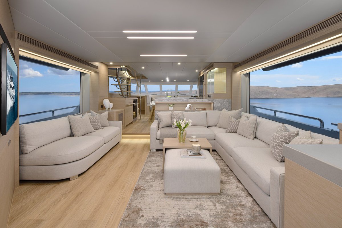 The recently launched #V74 offers a calm and bright atmosphere throughout her interior. The light Acacia satin wood floor is complemented by natural stones, white and grey finishes, and large windows for an incredible panoramic view. 🤩

//

#HorizonYachts #DefineYourHorizon