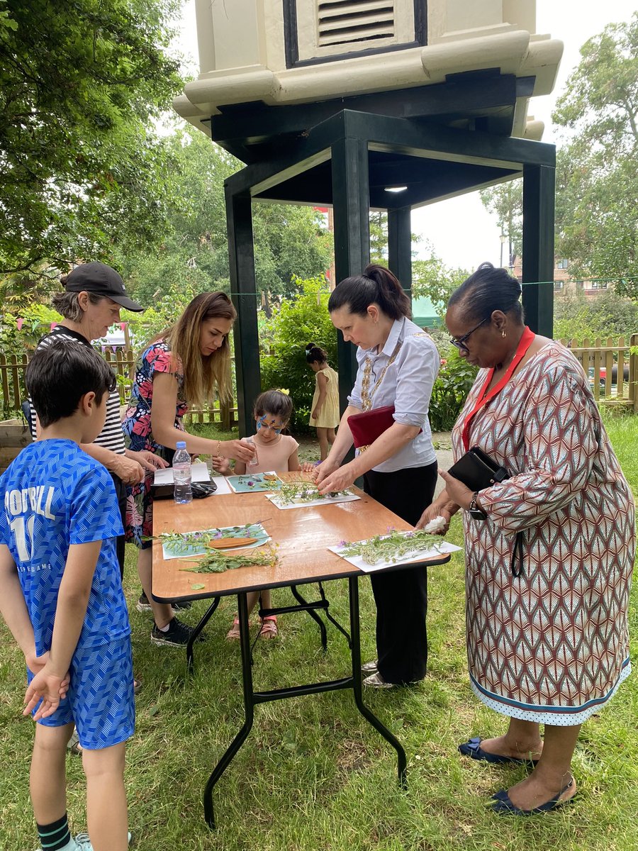 HoxtonTrust's tweet photo. #hackneyspeaker and  Councillor @anyasizer with consort @panto09 enjoying some creative activities and the wonderful energy at our #MayorsCommunityWeekend in the garden celebrating the diversity of #Hoxton and London @LDN_Culture @TNLComFund @TeamLDN @MayorofLondon https://t.co/nmwxMQ4k3d