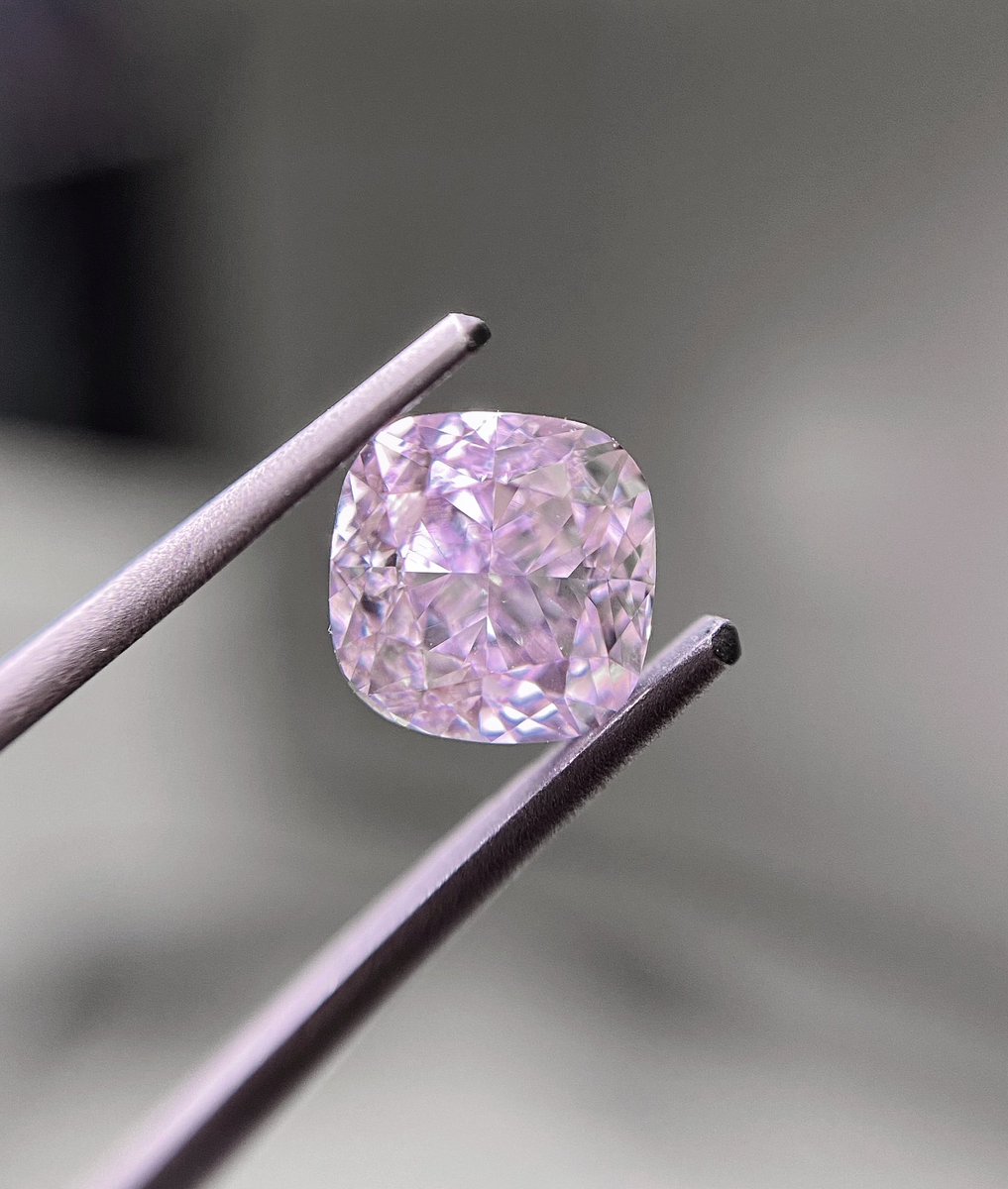 loosediamond_'s tweet image. 1.00 ct 
Fancy Light Purplish Pink VS1 
GIA Certified Cushion modified brilliant 

#jewelry #jewelrayelcollections #fancycolordiamond #loosediamond #Diamond #Diamonds #gia #luxurylife