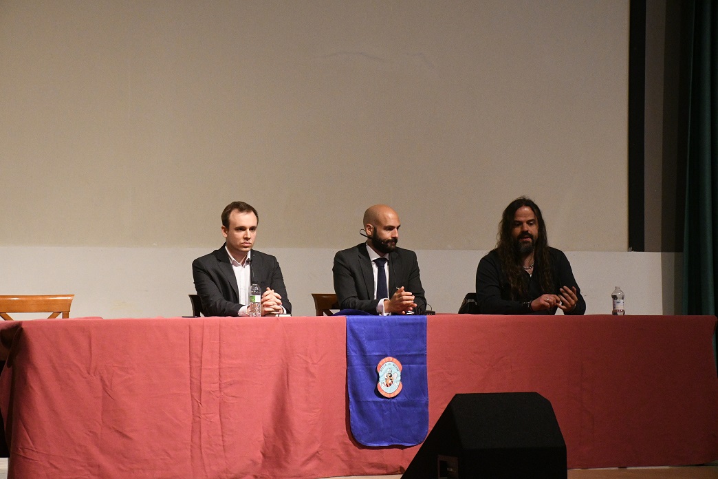 armesillaconde's tweet photo. Fue un orgullo poder hablar en la Base Aérea de #Zaragoza, invitado por #ETESDA, Escuela de Técnicas de Seguridad, Defensa y Apoyo del @EjercitoAire y del Espacio de #España, junto a panelistas de la talla del profesor Andrés de Castro (@UNED) y @YagoRodri1, del canal de #youtube @CosasMilitares. Mi gratitud a todos ellos.