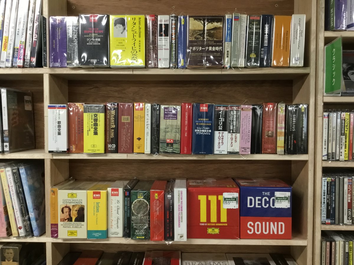 MusicFirst2007's tweet photo. 新入荷情報です。

クラシックのボックスCDを約50箱追加いたしました。
高額ボックスからお得なボックスまで様々ございます。

ボックス新入荷コーナーの最上段から３段目の中間ぐらいまでが今回の新入荷分となります。

#ClassicCD #ケンペ #リタシュトライヒ https://t.co/HY6toDFmpy