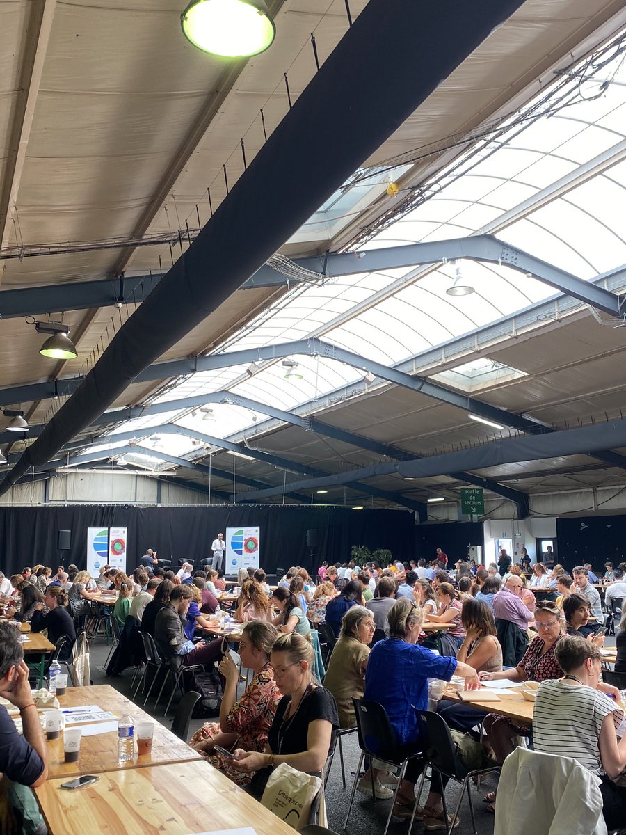deciderensemble's tweet photo. 🗣️Cette première journée s’ouvre sur une plénière 100% participative animée par @bluenove 

Les participant•es sont invité•es à se projeter #collectivement vers l’avenir et construire ensemble un projet commun pour imaginer notre #démocratie en 2050

#ParticipationRouen2023 https://t.co/3txH3dw8zl