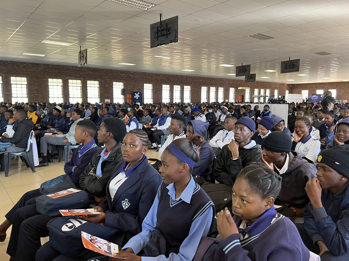 foodformzansi's tweet photo. Howzit, Mzansi! ✊🏾 #TeamFFM is at Sehlaku High School in Driekop, Limpopo today, proudly bringing our #AgriCareers magic to 3 000 learners from the Sekhukhune district. An honour to partner with @kagisotrust. https://t.co/Bj38Oz3JMu