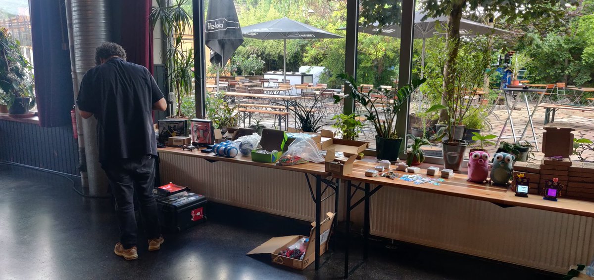 _CONEJO's tweet photo. Getting started, come to the @TinyGolang #HackSession at @gopherconeu we'll be here all day long #iot #hacksession #rp2040 #golang https://t.co/slsewrOKR3
