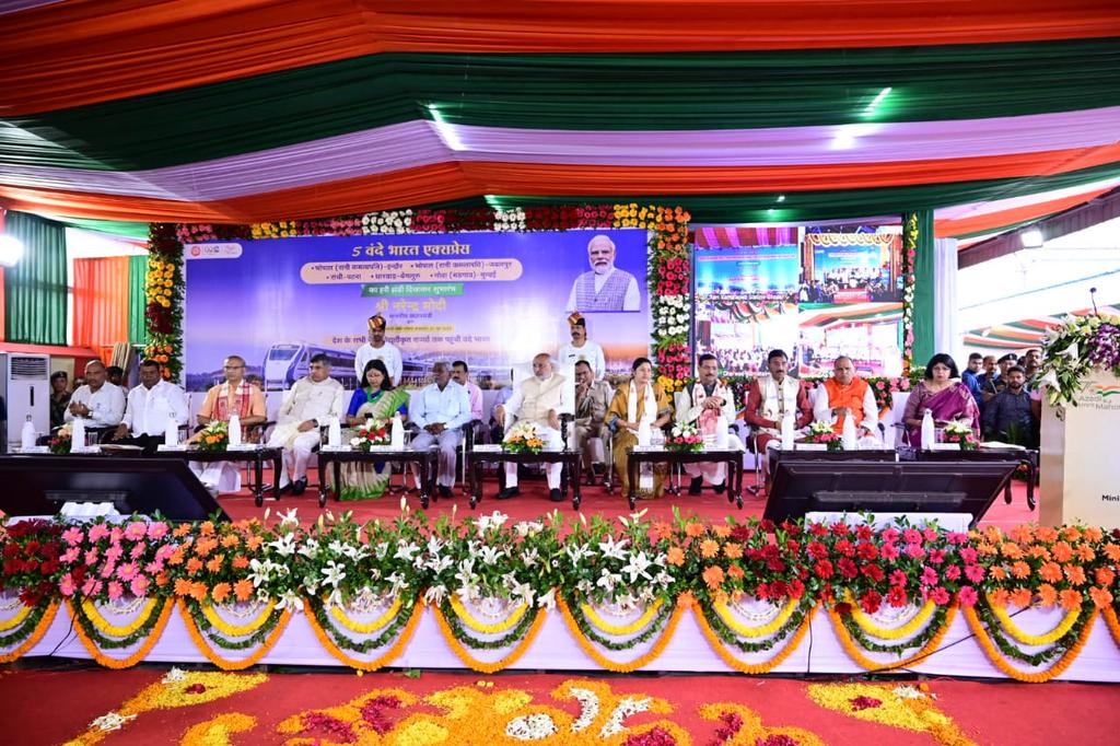 वंदे भारत ट्रेन PM मोदी के नेतृत्व में बदलते भारत की सुनहरी तस्वीर, राज्यपाल ने… Golden picture of changing India under the leadership of Vande Bharat train PM Modi, Governor…