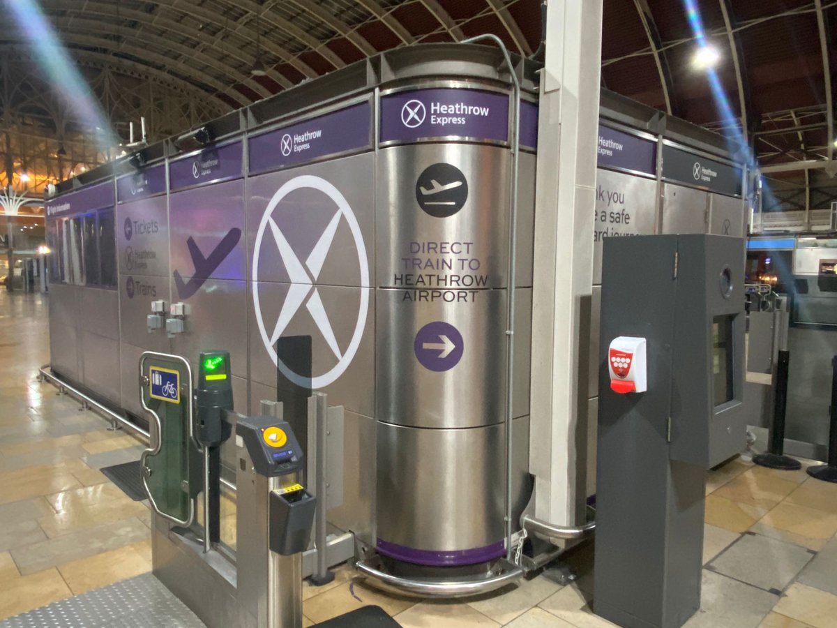wordcrafts_'s tweet photo. All aboard 🚉🚝 rebranding of the ticket station at paddington 😍 #vinylwrap #vinyl #digitalprint #rebrand https://t.co/cn0U74UW1V