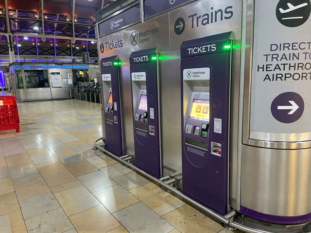 wordcrafts_'s tweet photo. All aboard 🚉🚝 rebranding of the ticket station at paddington 😍 #vinylwrap #vinyl #digitalprint #rebrand https://t.co/cn0U74UW1V