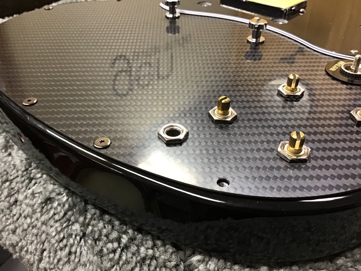 GenGuitarStudio's tweet photo. TestModel3と並行して行なっていたのが、#CFaRP の後付��検証実験 #TestModel4 です。

この実験機でも複数の空気層パターンを比較するために脱着可能な構造となっていますが、これはカスタマイズのアイデアとしてもアリかも知れません。

#FullBarrier の研究も、この段階では苦労が滲み出ています。 https://t.co/NP60Z9uTph