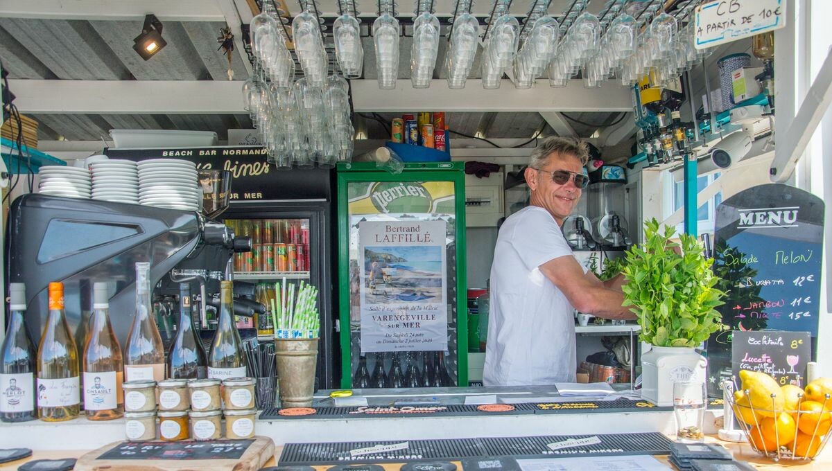 Il laisse tomber la télé pour devenir barman.
#lesnormandsduboutducoin
➡️ l.francebleu.fr/2etM