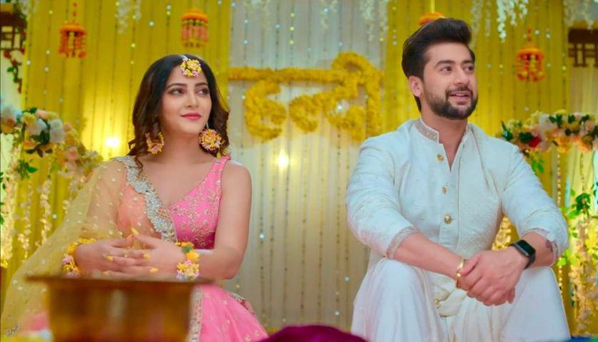 How lovely yellow is!💛

#Amveer #DilDiyaanGallaan