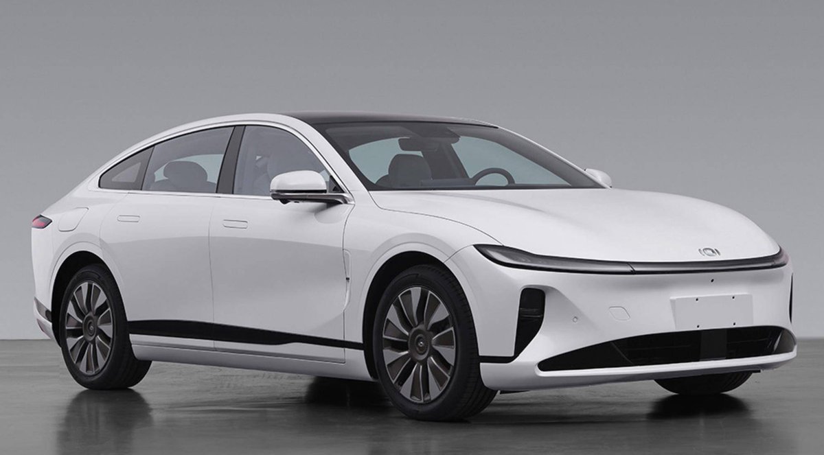 MotorsUniland's tweet photo. Changan Qiyuan A07 EV spy shots exposed in China. To compete with ID.7 and Model 3. #EVNews #electriccars #evexporter https://t.co/ad20hYsyKo