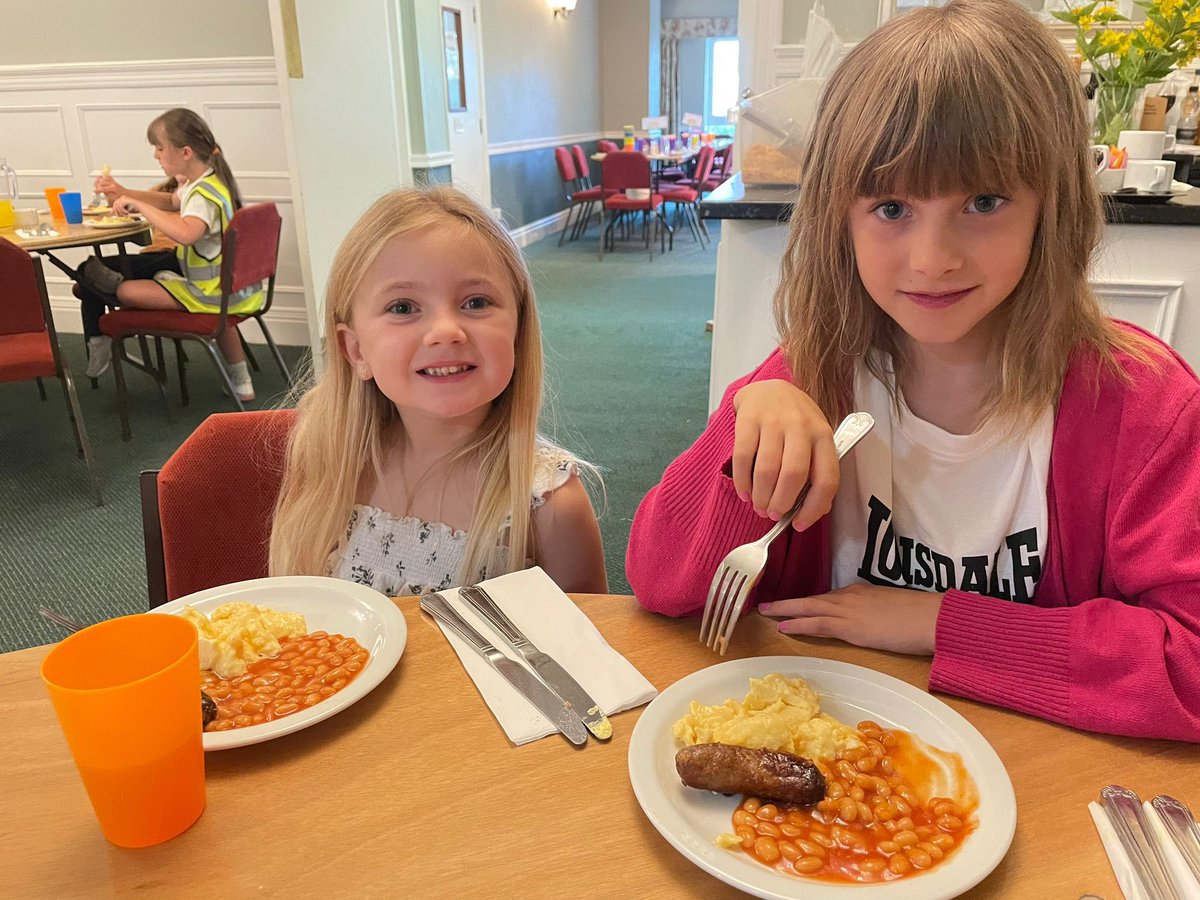 mosboroughpri's tweet photo. Yum! @Coberhill 

             🧳🗺️☀️🗺️🧳 https://t.co/xEtCHiQ9MT