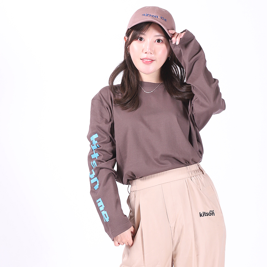 kitson_me's tweet photo. 宮崎美穂さんとのコラボアイテムが本日17時より受注予約開始しました👀💓
今回のコラボは長袖Tシャツ、キャップ、ZIPパーカーをリリース✨
こちらのアイテムは【男女兼用アイテム】となります！
詳細・ご購入はコチラ🔻
https://t.co/Rl8j4WmwbN
#Kitsonme  #キットソンミー #宮崎美穂 https://t.co/xTgpe6mCLF