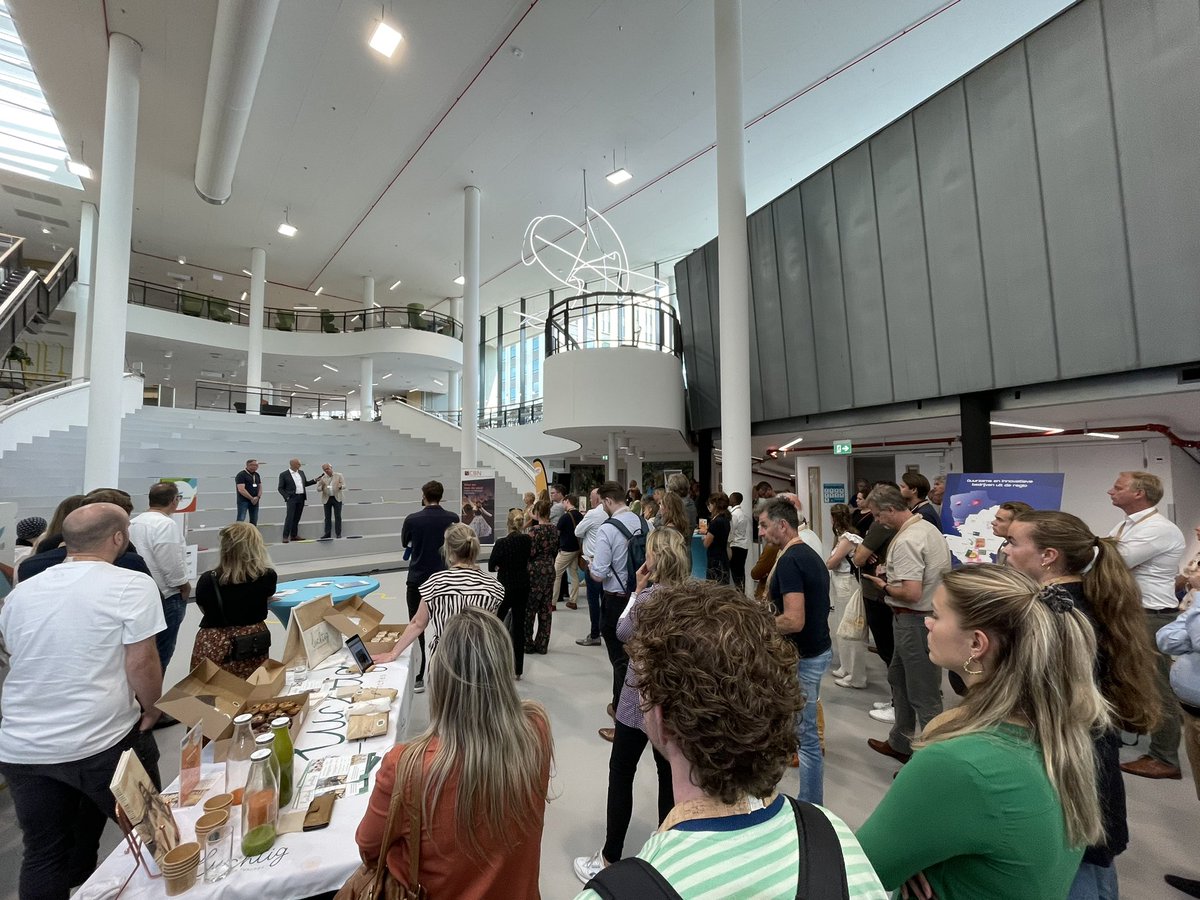 Gisteren was er een zeer goed bezocht Lifeport Festival Circulair: Veel MKBers, onderwijs en gemeenten uit de regio spraken over economische circulaire kansen en innovatie. 
Geweldige organisatie door Circulaire Raad Nijmegen en <a href="/RvNhub/">RvN@</a>. Volgende keer meemaken? Laat het me weten!