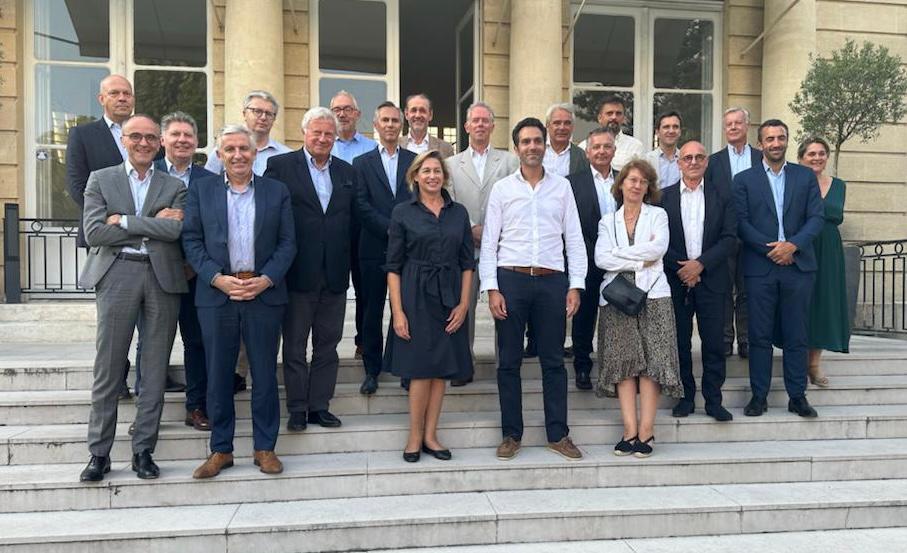 📢 Invitée du Pdt du <a href="/medefgironde/">MEDEF Gironde</a>, <a href="/MathiasSaura/">Mathias Saura</a>, pour présenter les travaux du <a href="/Senat/">Sénat</a> ainsi que son actualité et échanger sur les enjeux et les problématiques des #ETI et grandes #entreprises de la #Gironde : formation, recrutement, emploi, RSE, marchés publics, cybersécurité…